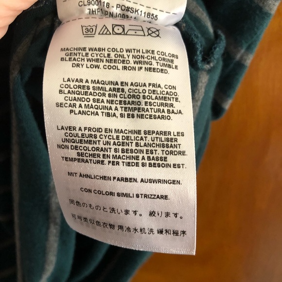 Guess | Striped Stretchy Keyhole Button Sleeves - Picture 7 of 7